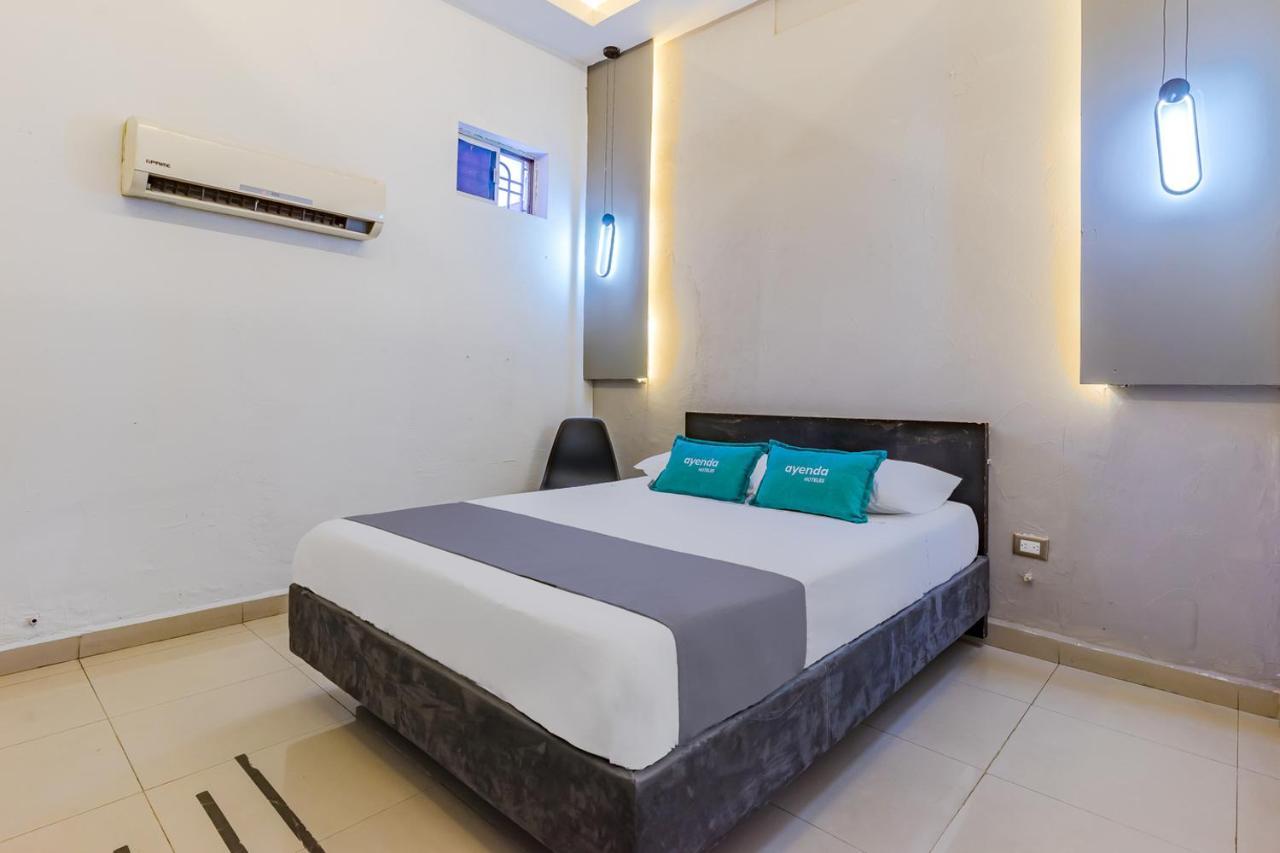 Ayenda Blue Cristal Hotel Монтерей Екстериор снимка